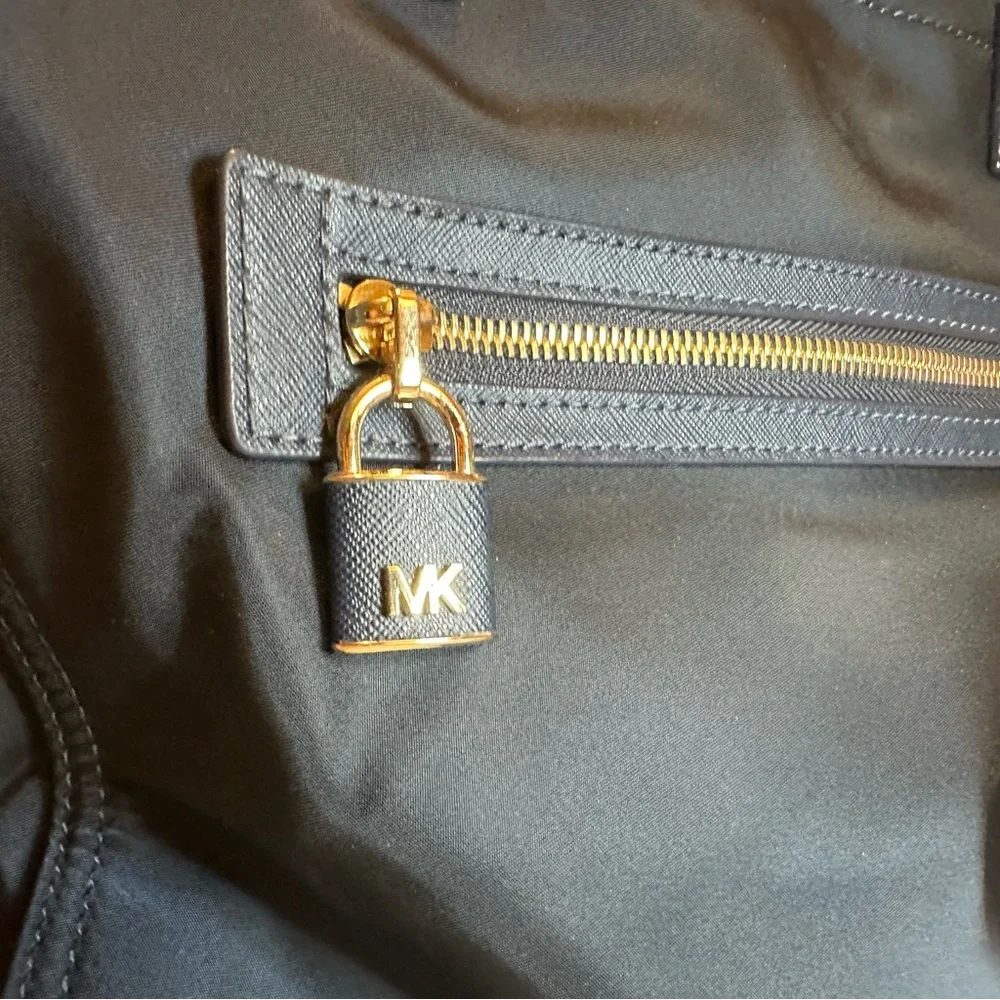 Large Michael Kors Tote - Nylon & Leather - Navy Blue - EUC - Shoulder Purse - Picture 10 of 13